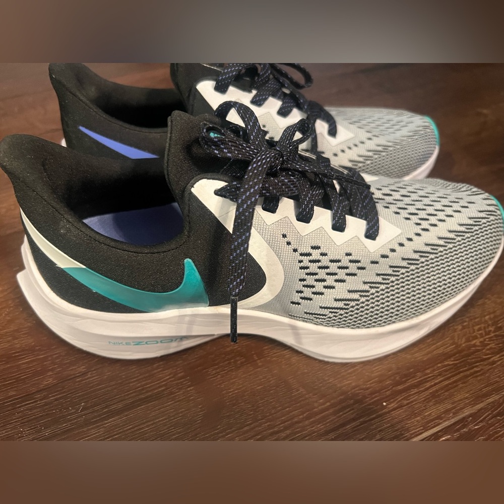 Nike Zoom Winflo Size 7